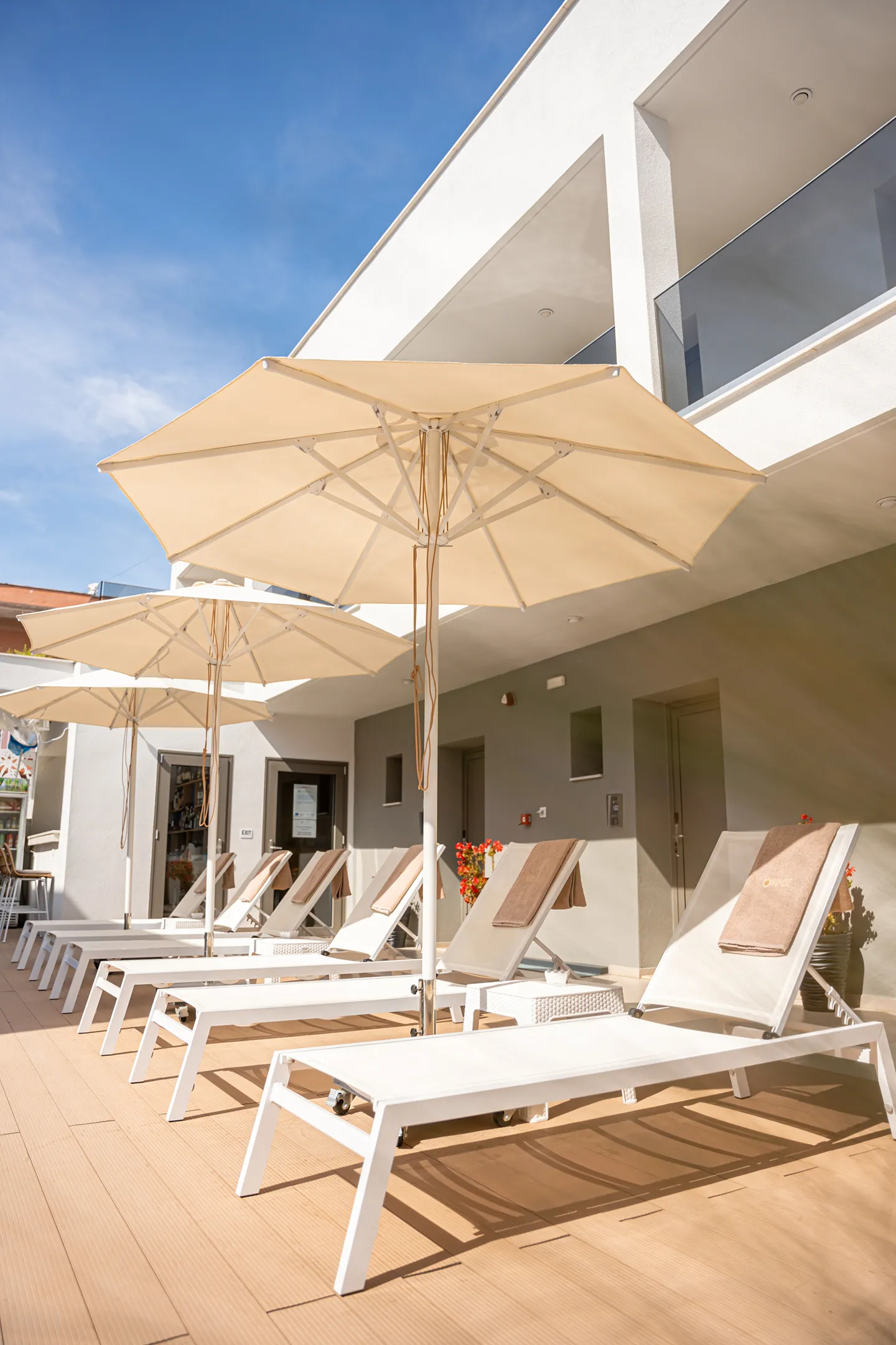 Tiara Holidays - Elegant Maltepe - sunbeds